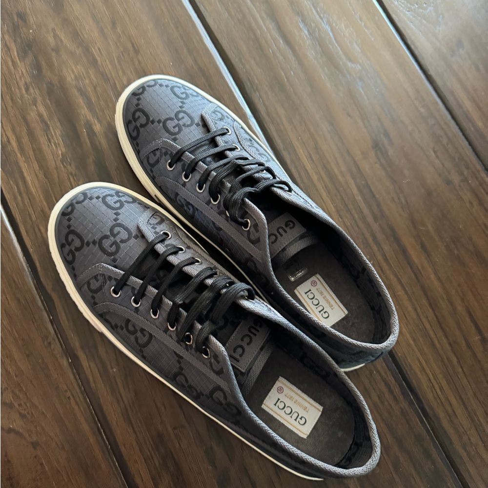 Size 12 mens gucci sneakers worn once